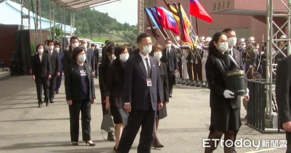 ▲▼李登輝骨灰罈抵達五指山。（圖／ETtoday直播畫面）