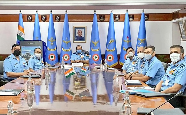 ▲▼印度空軍會議。（圖／翻攝自Facebook／Rakesh Kumar Singh Bhadauria）