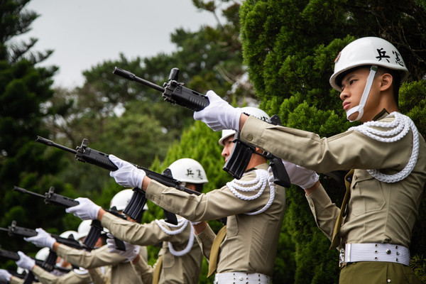 ▲▼李登輝奉安禮拜，憲兵鳴放3葬槍。（圖／軍聞社）