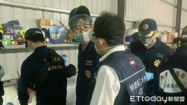 ▲刑事局查獲位於新竹山區的喵喵製毒工廠起獲150公斤俗稱喵喵的甲基卡西酮。（圖／記者張君豪翻攝）
