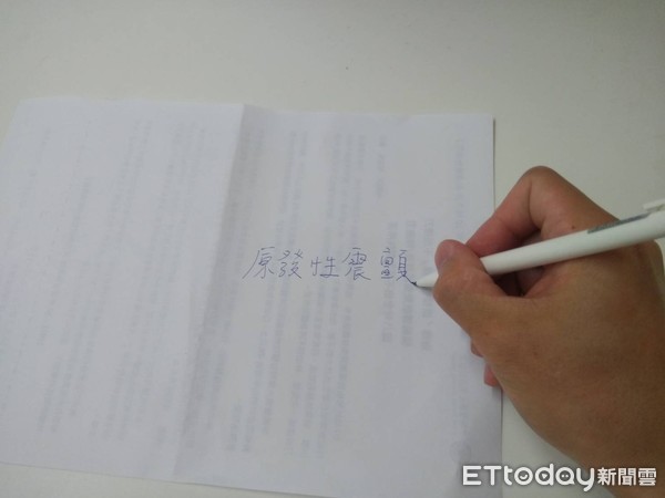 ▲手抖非老人病，台中一名小提琴高材生因「原發性震顫」痛斷音樂路 。（圖／記者游瓊華攝）