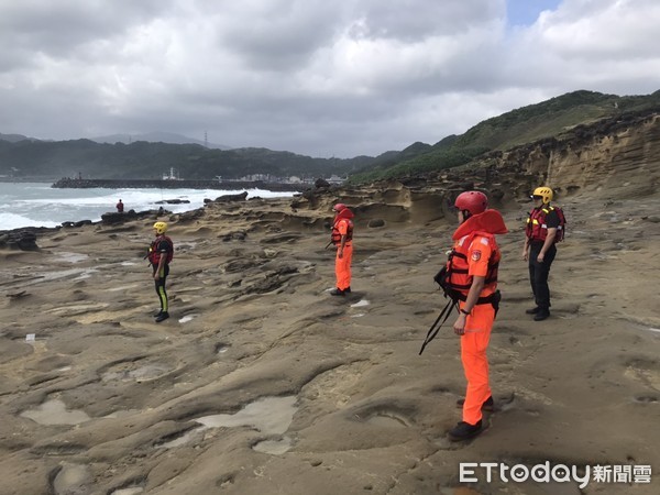 ▲▼象鼻岩岸際尋找釣點…2釣客凌晨失足落海！警消持續搜救中。（圖／記者郭世賢翻攝）