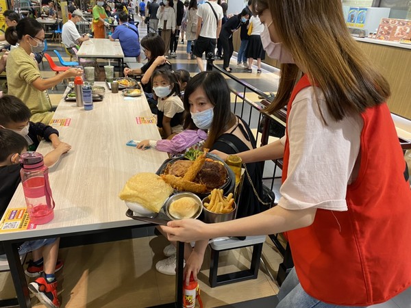 ▲Big City推行動點餐　動動手指就可下單！親子區還有專屬「送餐到位」。（圖／遠東巨城提供）