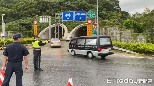 ▲▼國慶連假首日，蘇花凌晨即湧南下車流，估傍晚後才能緩解。（圖／記者游芳男翻攝，下同）