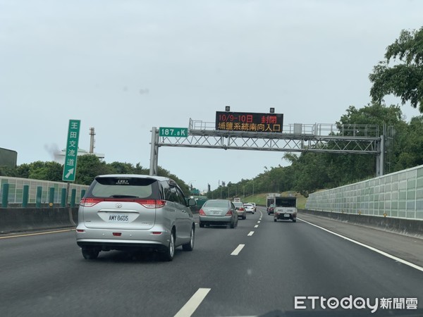 ▲國道1號彰化南下路段上午塞車。（圖／記者唐詠絮翻攝）