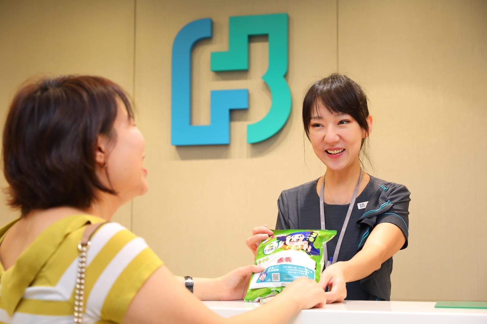 ▲台北富邦銀行臨櫃示意照，非指帳戶限縮當事人。（圖／記者湯興漢攝）