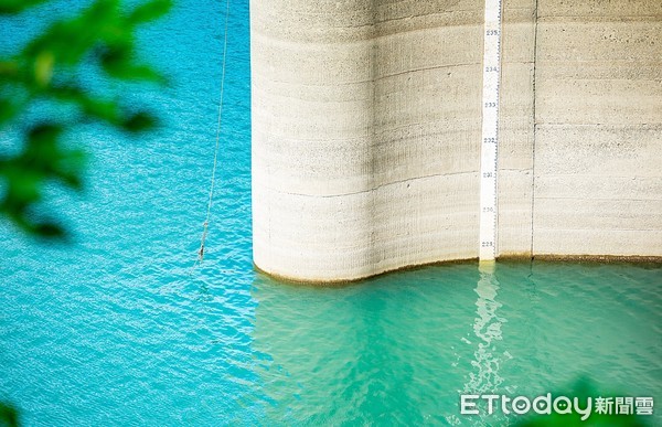 ▲工業大桃園地區用水的石門水庫，目前水位已降至228.60公尺。（圖／記者沈繼昌翻攝）