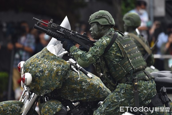 ▲109年國慶大會,憲兵快反連。（圖／記者李毓康攝）