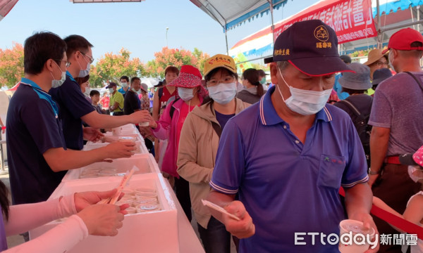 ▲雲林縣肉品市場為推廣食用國產羊肉，特別於農機展現場辦理國產羊肉品嚐會。（圖／記者蔡佩旻攝）