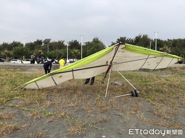 ▲旗津發生無動力滑翔機傷人意外             。（圖／記者吳奕靖翻攝）