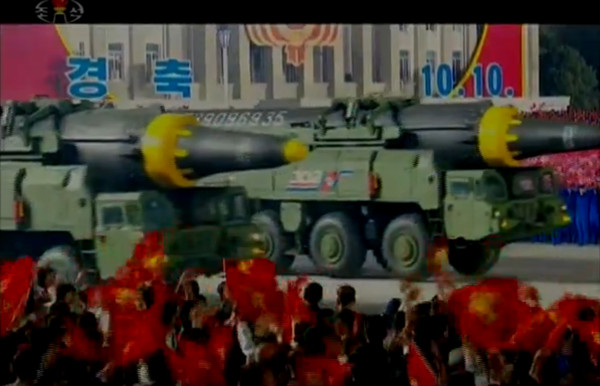 ▲▼北韓官媒播放的閱兵儀式影片中，公開新型洲際彈道飛彈等武器。（圖／翻攝自朝鮮中央電視台）