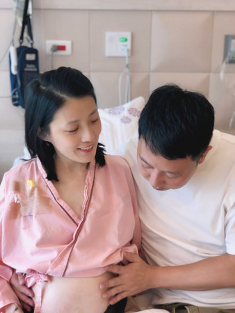 獨／女神主播生產像拍電影　張瓊方心疼女兒早產住保溫箱