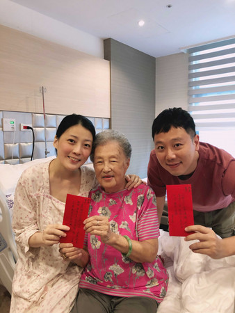 獨／女神主播生產像拍電影　張瓊方心疼女兒早產住保溫箱