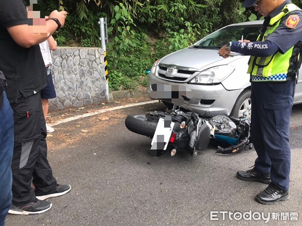 ▲屏東縣霧台台24線28公里附近發生車禍，里港警方獲報迅速排除             。（圖／記者陳崑福翻攝）