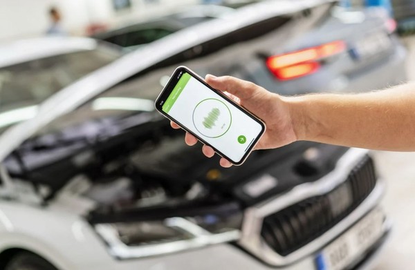 Skoda未來修車用「聽」的？車子有異音，手機app直接告訴你（圖／翻攝自Skoda）