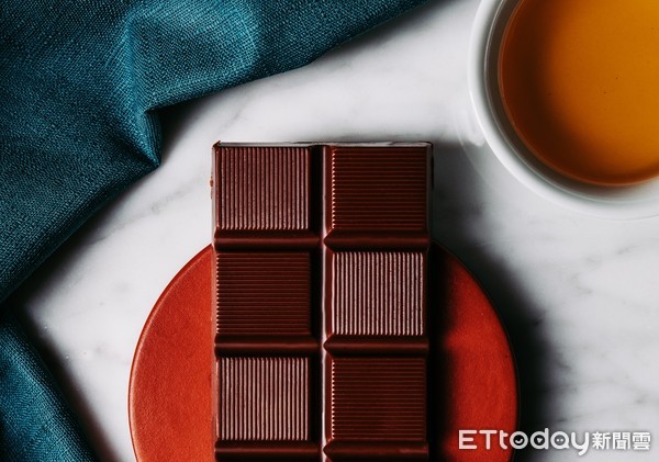 ▲福灣巧克力台灣馬告62%與台灣紅玉紅茶茶巧克力。（圖／福灣巧克力提供）