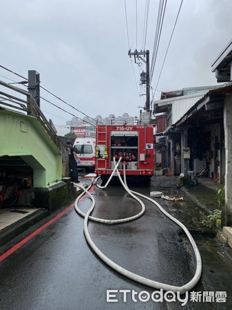 ▲▼汐止光復街民宅大火。（圖／記者張君豪翻攝）