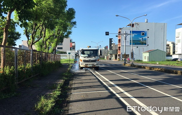 ▲2020年台南古都國際馬拉松即將於10月18日舉行，為讓跑者有好的空氣品質，環保局加強洗街除塵等作業，讓路跑者安心參賽。（圖／記者林悅翻攝，下同）