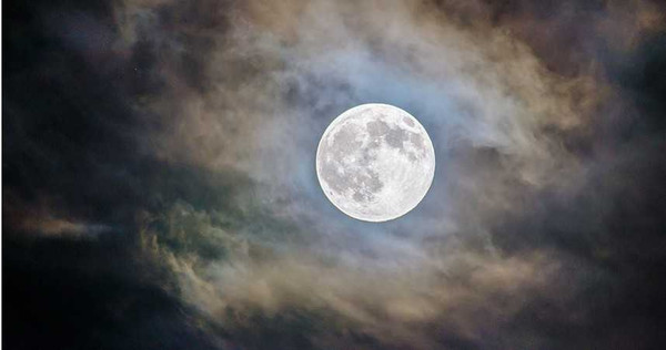 民俗專家表示，由於「藍月」極難遇到，許多祕法都會選在這天進行。（圖／unsplash）