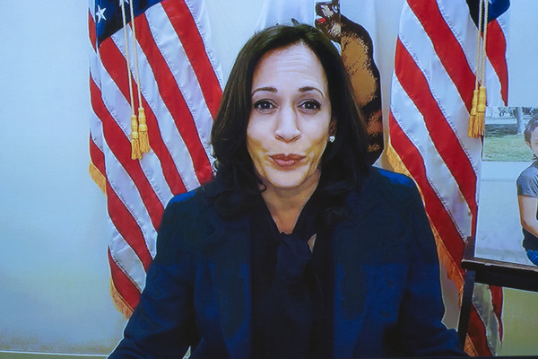 ▲民主黨副總統候選人、加州參議員賀錦麗（Kamala Harris）視訊參與大法官提名聽證會。（圖／達志影像／美聯社）