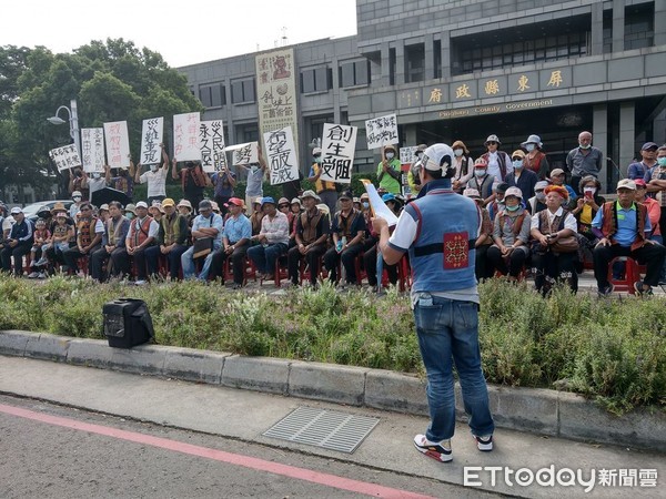 ▲屏東縣霧台禮納里部落13日到屏東縣政府陳情變調，讓居中協調的蔣月惠很受傷            。（圖／取自蔣月惠臉書）