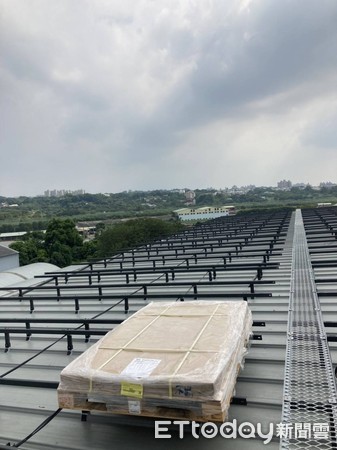 ▲光輝綠能大聯盟成員燁輝，已發展出光支彩c鋼之架屋頂型太陽能光電發電系統。（圖／燁輝提供）