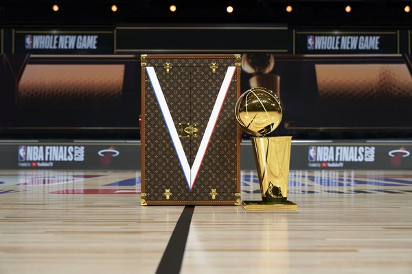 Louis Vuitton X NBA #lv #lvmen #lvnba #nba #louisvuitton #louisvuittonmen  #louisvuittonnba #lvbag #lvslg #lvkeepall #lvluggage…