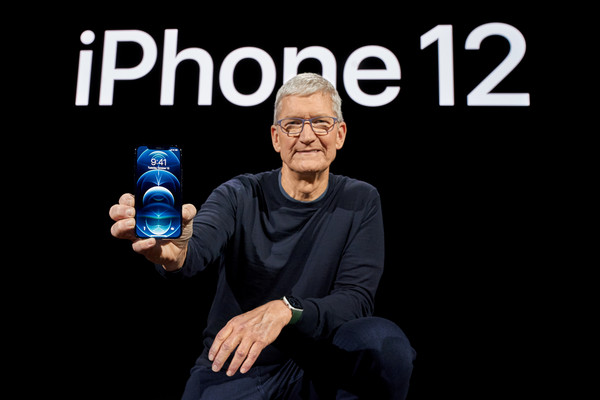 ▼蘋果秋季發表會5G iPhone 12 Pro、homepod，庫克。（圖／路透）