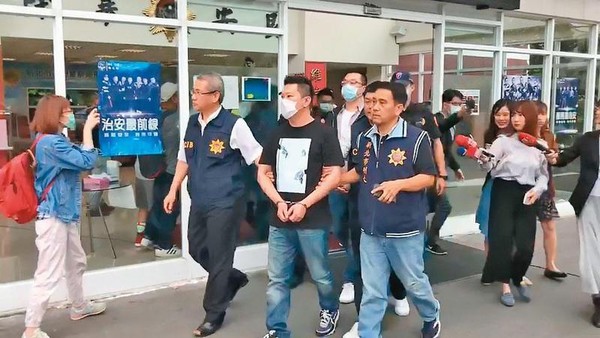 警方上週大動作逮捕竹聯幫寶和會10名成員，希望釐清館長槍擊案的真相。