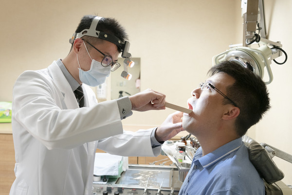 ▲嘉義長庚陳弘晉治療口腔癌。（圖／嘉義長庚醫院提供）