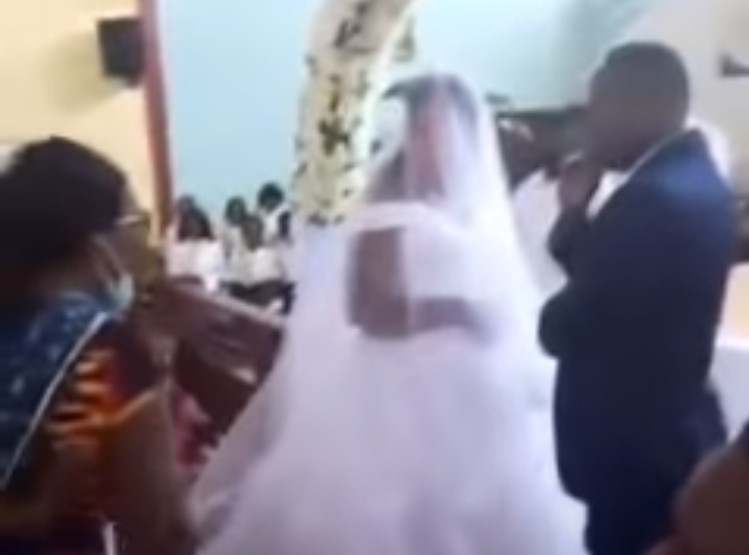 ▲▼ 非洲國家尚比亞新人辦婚禮，「老婆」闖入。（圖／翻攝自Youtube）