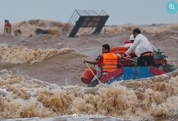▲▼越南人不顧颱風在南海填島，死傷慘重。（圖／翻攝微博）
