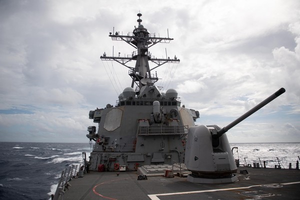 ▲美國第七艦隊飛彈驅逐艦貝瑞號（USS Barry DDG-52）行經台灣海峽。（圖／翻攝自Facebook／U.S. Pacific Fleet，下同）