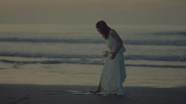 由LiSA演唱的《鬼滅之刃 無限列車篇》主題曲〈炎〉MV曝光，發布2天已破200萬點閱。（翻攝 LiSA官方YouTube）