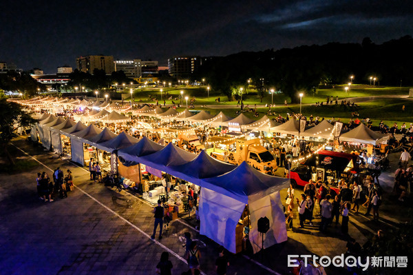 ▲超過40個餐飲品牌+10台餐車　暗黑餐飲市集10/17登場二天。（圖／有趣市集提供）