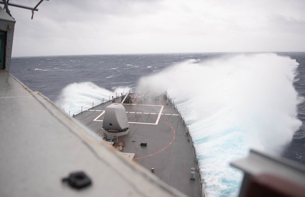 ▲▼美國第七艦隊飛彈驅逐艦貝瑞號（USS Barry DDG-52）行經台灣海峽。（圖／翻攝自Facebook／U.S. Pacific Fleet）