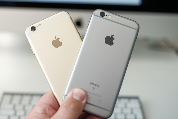 iPhone 6S vs iPhone 6（圖／Kārlis Dambrāns @flickr CC BY 2.0）