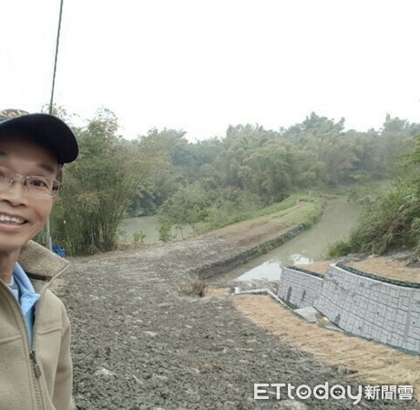 ▲針對林飛帆為南鐵東移拆遷案PO文炮打黃偉哲，但「地表最強里長」前牛埔里長陳永和指出林的說法是「在生不救！死後捻香」。（圖／記者林悅翻攝，下同）