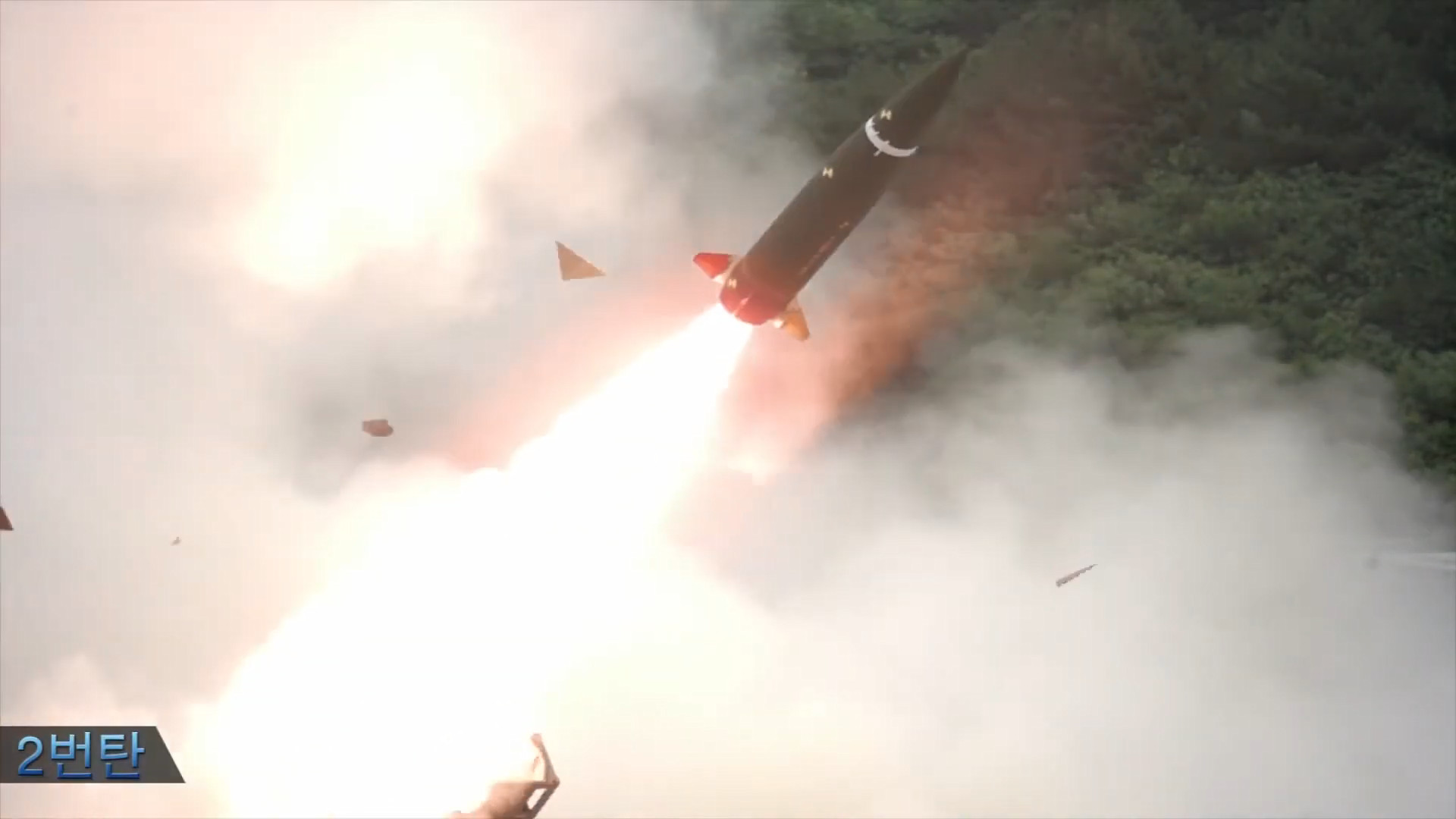 ▲▼南韓新研發的地對地飛彈KTSSM，可精準打擊敵方軍事基地。（圖／翻攝自ADD Youtbe）