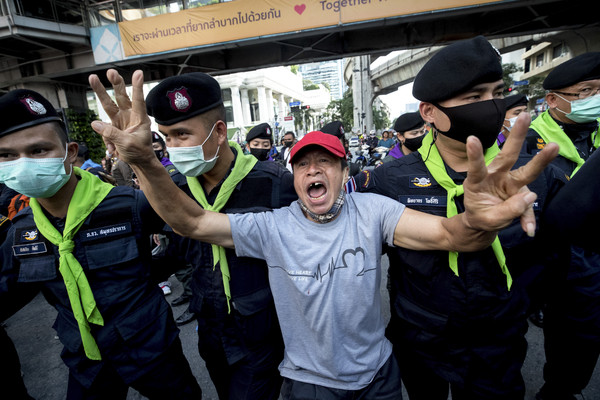 ▲▼泰國曼谷15日爆發大規模街頭示威。（圖／達志影像／美聯社）