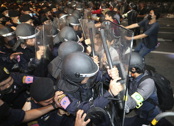 ▲▼泰國曼谷15日爆發大規模街頭示威。（圖／達志影像／美聯社）