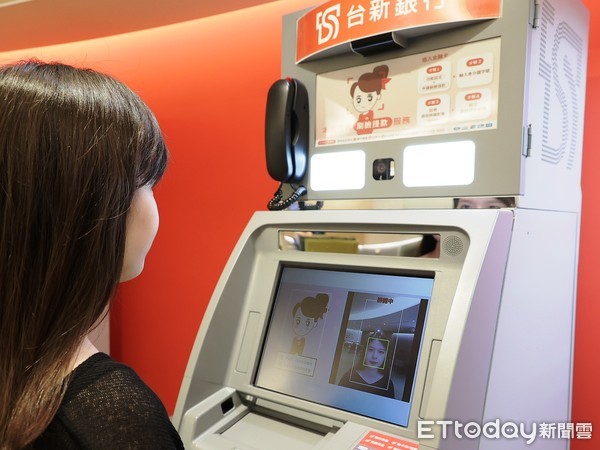 ▲台新銀行ATM再推美肌濾鏡功能。（圖／台新銀行提供）