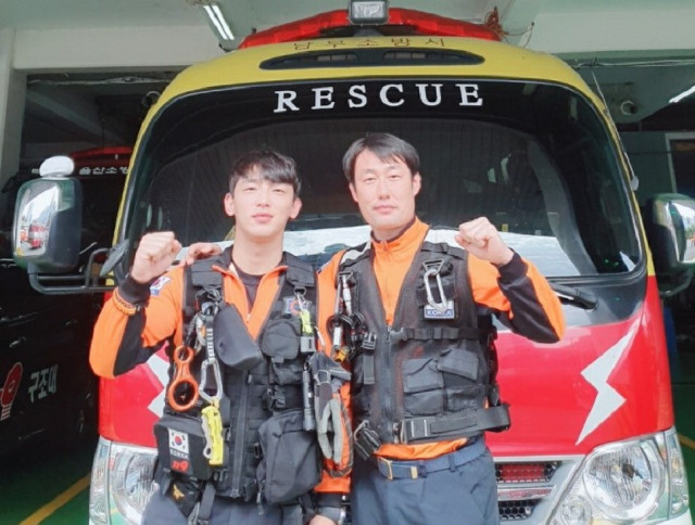 ▲▼參與蔚山大樓救援任務的消防員金根煥(左)、李炯禹（圖／蔚山南部消防署）