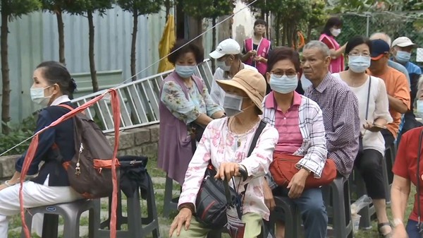 ▲▼台北市永功里50~64歲疫苗暫緩接種狀況。（圖／東森新聞）