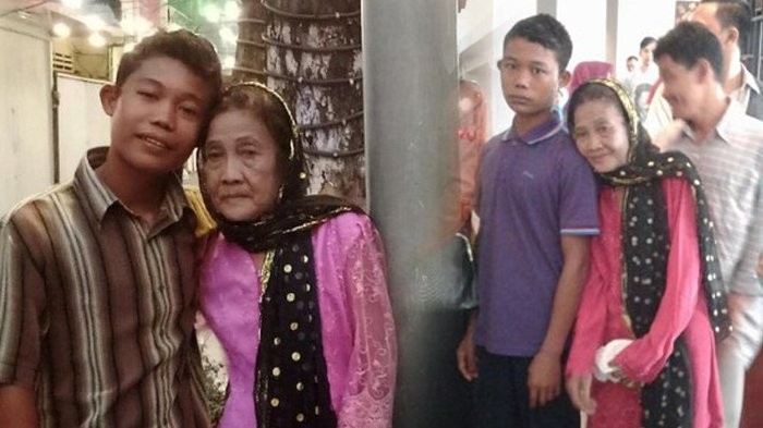 ▲▼相差55歲！怕74歲妻外遇 19歲嫩夫將她鎖在家。（圖／翻攝自推特「@Indonesia1unite」）