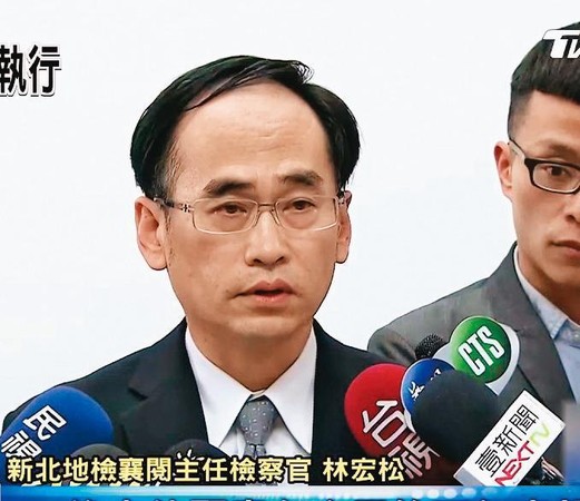 檢察官林宏松聞到卷宗傳出茉莉香味，詳細閱卷後，決定重啟調查。（翻攝TVBS新聞）