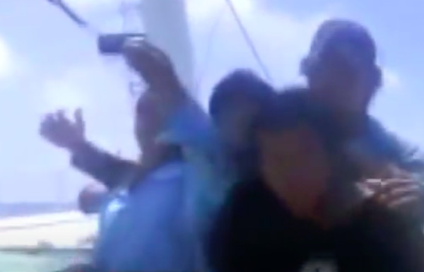▲▼中國籍船長開台籍漁船，在印度洋下令射殺外籍船員，事發後還嘻笑自拍     。（圖／翻攝自Youtube）