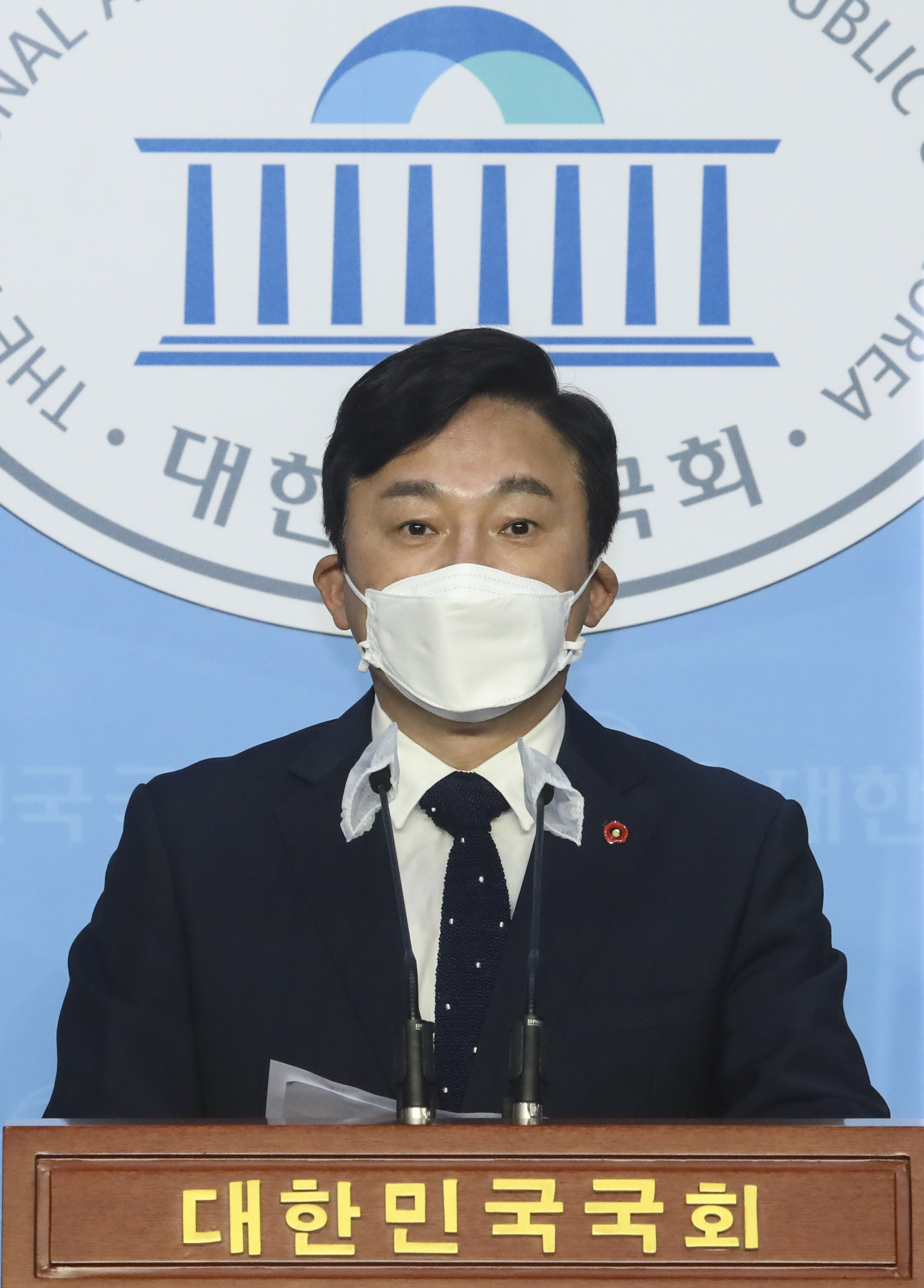 ▲▼南韓濟州道知事元喜龍召開記者會，表示將在韓日法院提起訴訟。（圖／達志影像）