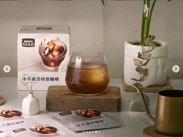 網美加牛奶、加雷夢拚創意　潮喝雀巢新上市「金牌冰萃濾袋咖啡」狂賣到缺貨  。（圖／品牌提供）