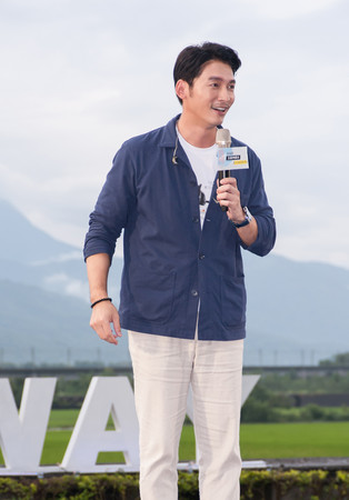 ▲▼溫昇豪上台演唱，觀眾聽不過癮喊安可。( 。（圖／伊林娛樂提供）